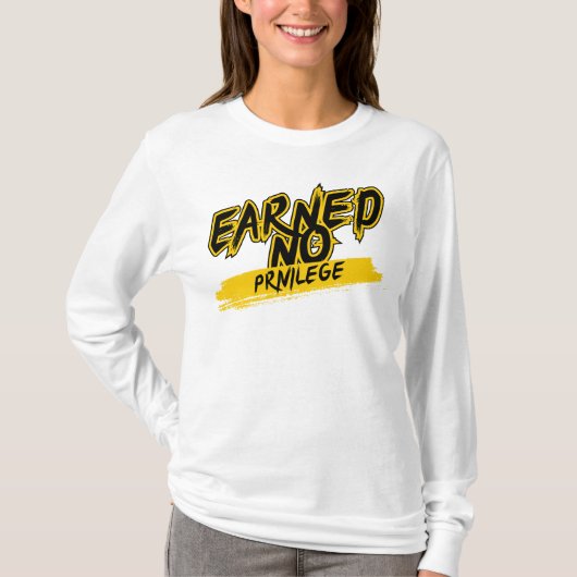 Earned No Privilege™ 苦労して手に入れたものに偽りなし Tシャツ (正面)