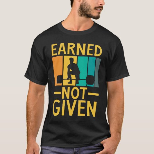 Earned Not Given Sports Fitness Workout Weightlift Tシャツ (正面)
