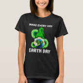 Earth Day 2023 Gnomes Planet Make Earth Day Every  Tシャツ (正面)