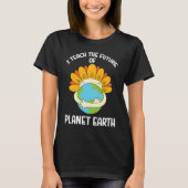 Earth Day Environmental I Teach The Future Of Plan Tシャツ (正面)