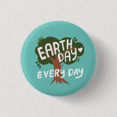 EARTH DAY EVERY DAY HANDLETTERED Tree 缶バッジ (正面)