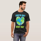 Earth Day Every Day Save Planet Earth April 2023   Tシャツ (正面フル)