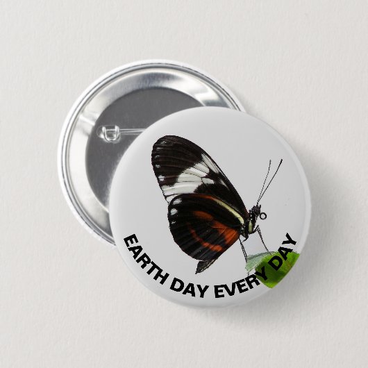 Earth Day Every Day Tiger Longwing Butterfly写真 缶バッジ (正面&裏面)