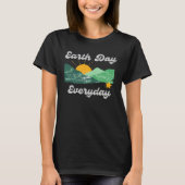 Earth Day Everyday Celebrate Earth Day Love Protec Tシャツ (正面)