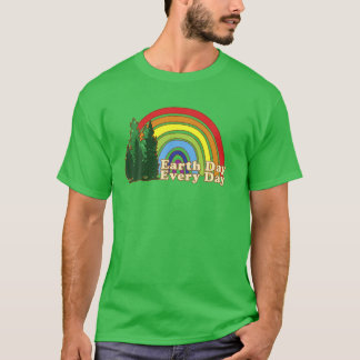 Earth Day Everyday Rainbow Pine Tree Design Tシャツ