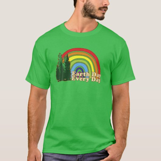 Earth Day Everyday Rainbow Pine Tree Design Tシャツ (正面)