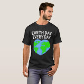 Earth Day Everyday Rainbow Pine Tree Nature Green  Tシャツ (正面フル)