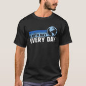 Earth Day Everyday Rainbow Pine Tree Nature Green Tシャツ (正面)