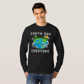 Earth Day Everyday Save Our Planet Environmental Tシャツ (正面フル)