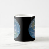 Earth globe with photo taken from space コーヒーマグカップ (中央)