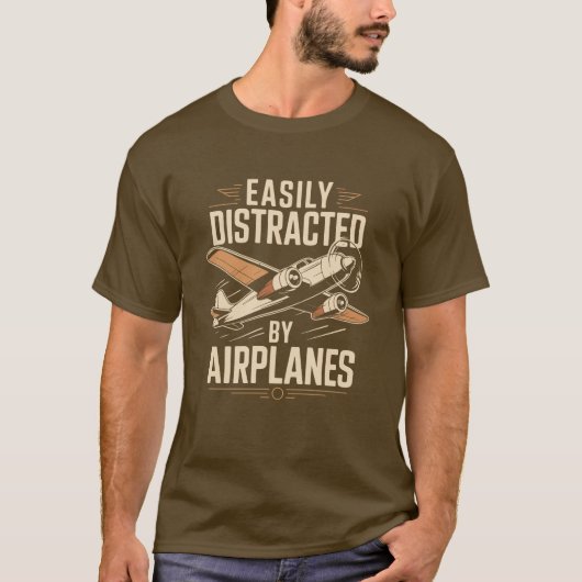 Easily Distracted by Airplanes Funny Aviation Tシャツ (正面)