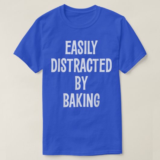 EASILY DISTRACTED BY BAKING FUNNY GIFT Tシャツ (デザイン正面)