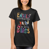 Easily Distracted By Birds Funny Bird  Tシャツ (正面)