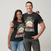 Easily distracted by Bisons Buffalo Tシャツ (ユニセックス)