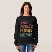 Easily Distracted By Books and Yarn Shirt – Funny  スウェットシャツ (正面フル)