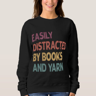 Easily Distracted By Books and Yarn Shirt – Funny  スウェットシャツ
