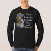 Easily Distracted By Books Wine And Golden Retriev Tシャツ (正面)
