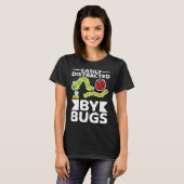 Easily Distracted By Bugs Entomology Insect Huntin Tシャツ (正面フル)