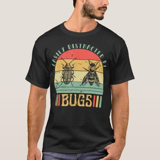 Easily Distracted By Bugs Retro Insects Bugs Lover Tシャツ (正面)