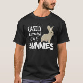 Easily Distracted by Bunnies Barnyard Rabbit Tシャツ (正面)
