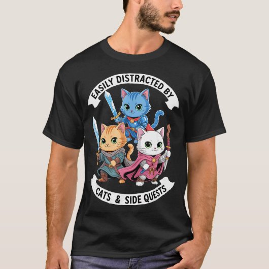 Easily Distracted By Cats & Side Quests Funny Tシャツ (正面)