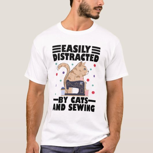 Easily Distracted By Cats And Sewing cat lover Tシャツ (正面)