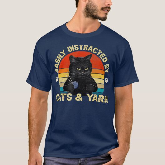 Easily Distracted By Cats And Yarn Cats Lover Tシャツ (正面)