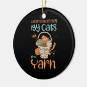 Easily Distracted By Cats And Yarn Knitting Yarn セラミックオーナメント (左)