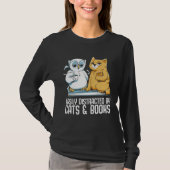 Easily distracted by cats books tシャツ (正面)