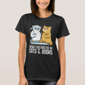 Easily distracted by cats books tシャツ (正面)