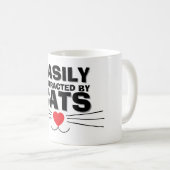 Easily Distracted by Cats Mug | We Are All Mugs コーヒーマグカップ (正面右)
