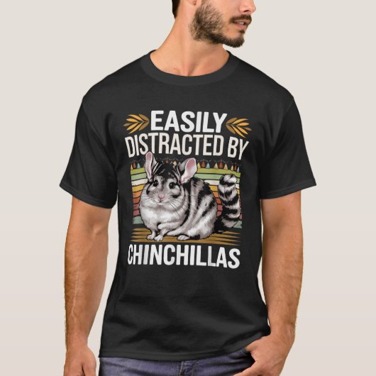 Easily Distracted by Chinchillas Funny Chinchillas Tシャツ (正面)