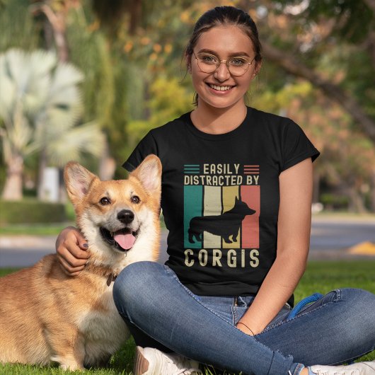 Easily Distracted by Corgis Funny Corgi Lovers Tシャツ