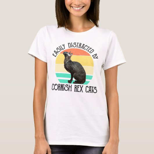 Easily Distracted By Cornish Rex Cats Tシャツ (正面)