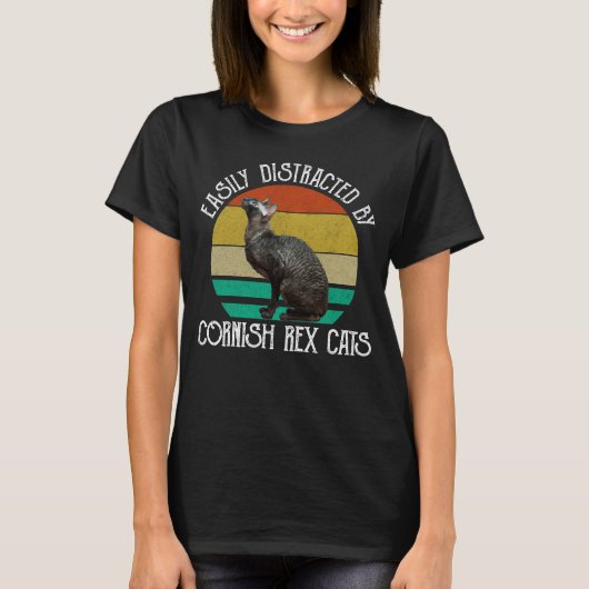 Easily Distracted By Cornish Rex Cats Tシャツ (正面)