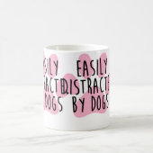Easily Distracted By Dogs コーヒーマグカップ (中央)