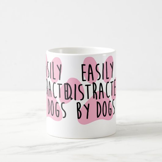 Easily Distracted By Dogs コーヒーマグカップ (中央)