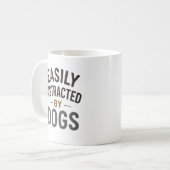 Easily Distracted By Dogs Bold Typography Design コーヒーマグカップ (正面左)