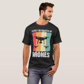Easily Distracted by Drones Drone Pilot Enthusias Tシャツ (正面フル)