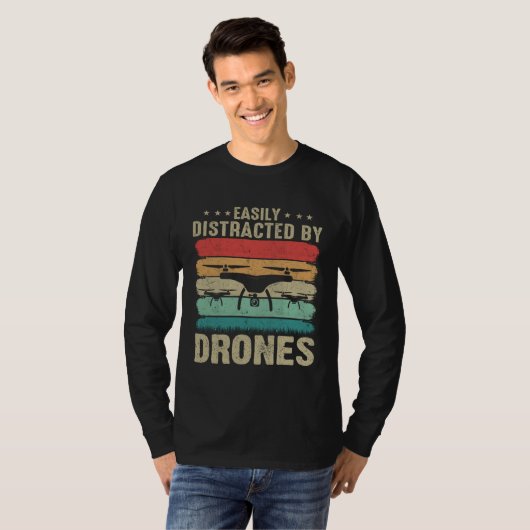 Easily Distracted by Drones Drone Pilot Enthusias Tシャツ (正面フル)