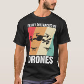 Easily Distracted by Drones  Drone Pilot Enthusias Tシャツ (正面)