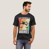 Easily Distracted by Drones Drone Pilot Enthusias Tシャツ (正面フル)