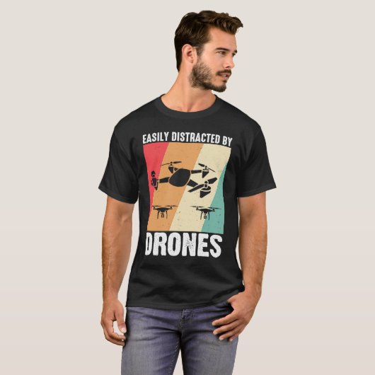 Easily Distracted by Drones  Drone Pilot Enthusias Tシャツ (正面フル)