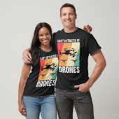 Easily Distracted by Drones Drone Pilot Enthusias Tシャツ (ユニセックス)