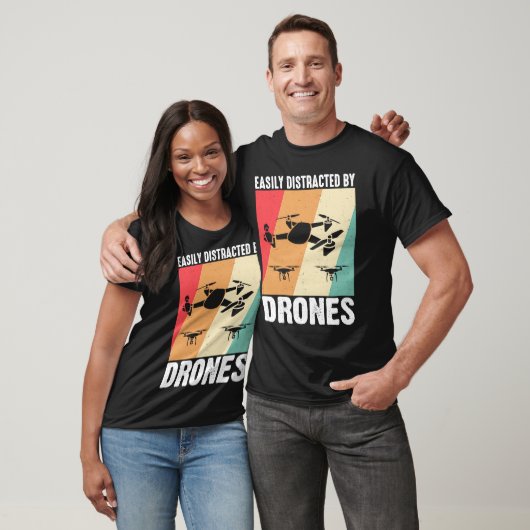Easily Distracted by Drones  Drone Pilot Enthusias Tシャツ (ユニセックス)