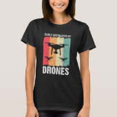 Easily Distracted by Drones Drone Pilot Enthusiast Tシャツ (正面)
