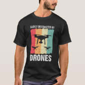 Easily Distracted by Drones Drone Pilot Enthusiast Tシャツ (正面)
