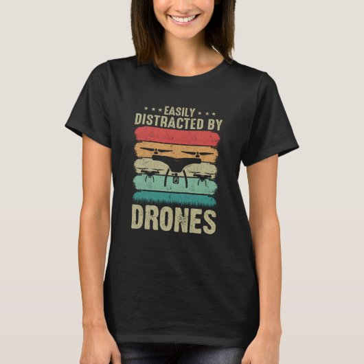 Easily Distracted by Drones Drone Pilot Enthusiast Tシャツ (正面)
