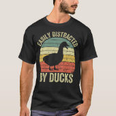 Easily Distracted By Ducks Funny Bird Watcher Gift Tシャツ (正面)