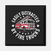 Easily Distracted By Fire Trucks Design  マグネット (正面)